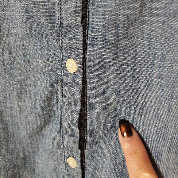 Gap Womens Long Sleeve Pintuck Button Medium Wash Chambray Denim Shirt Size L - Picture 8 of 12